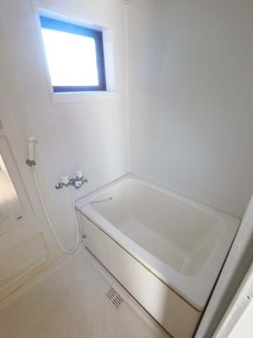 メゾンエルベットAの浴室