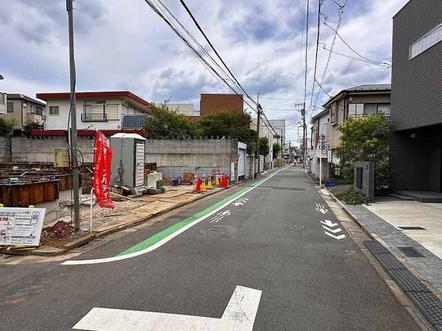 中野区鷺宮４丁目の新築一戸建の前面道路含む現地写真| 