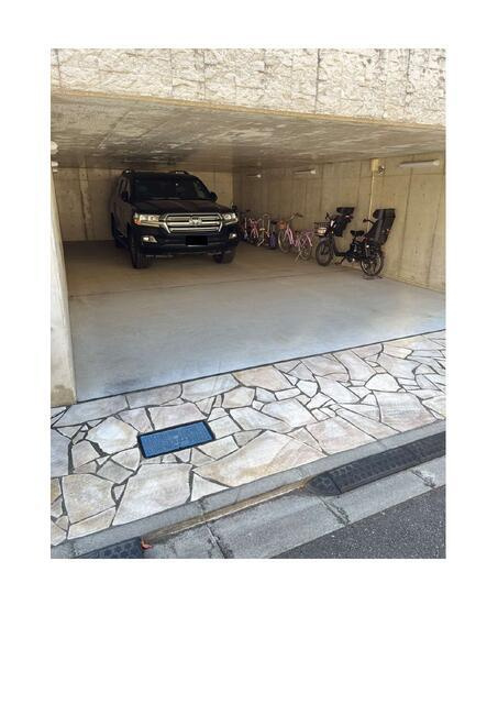 文京区小日向１丁目の中古一戸建の駐車場| 