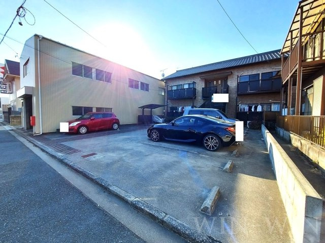 ブリス南島の駐車場