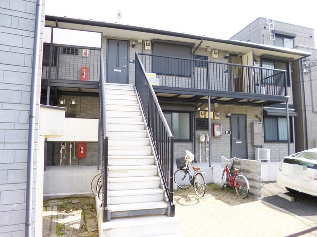 グレイシス王子Ｂ棟の外観|２Ｆへの階段が特徴的な建物！