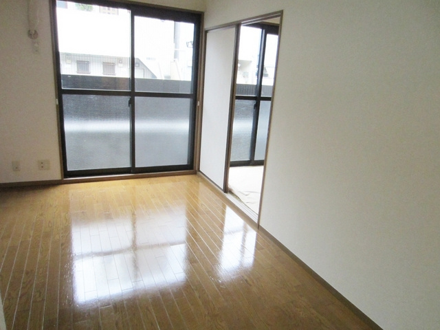 グレイシス王子Ｂ棟の居間・リビング|振り分けの使いやすい２ＤＫ