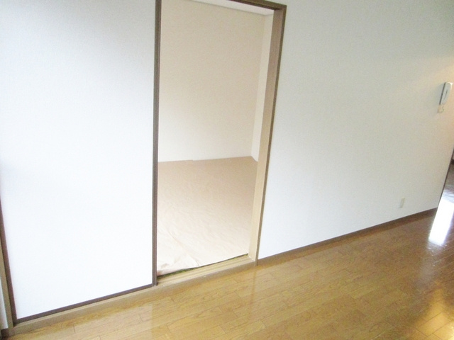 グレイシス王子Ｂ棟の和室|ダイニングから和室へ