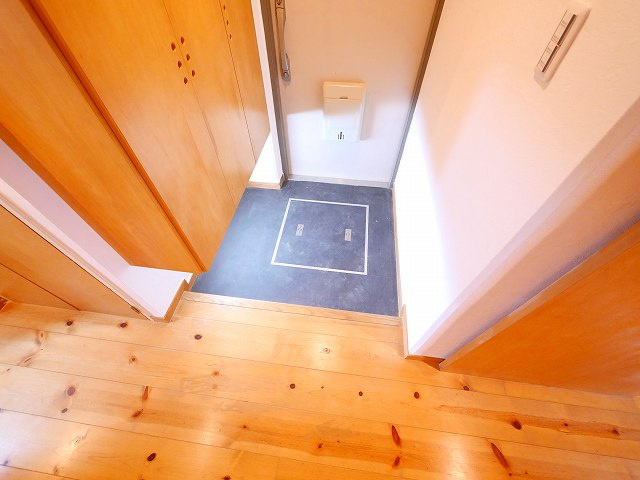 エクセルハイツ第２学園前の玄関