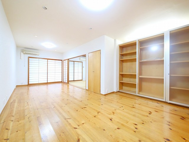 エクセルハイツ第２学園前の居間・リビング