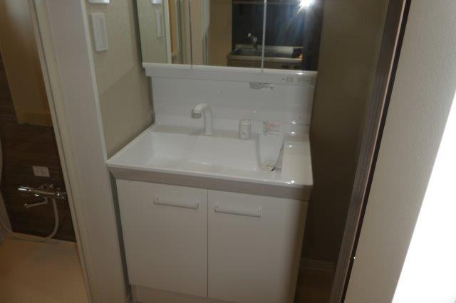 INBORUの独立洗面台|シャンプードレッサー