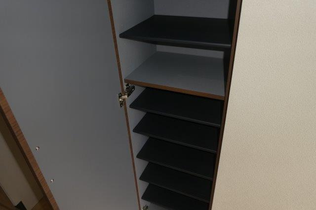 INBORUの内装|シューズボックス