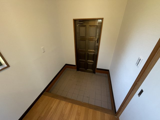 白幡ニュータウン中古戸建の玄関