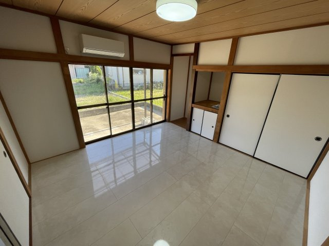 白幡ニュータウン中古戸建の居間・リビング