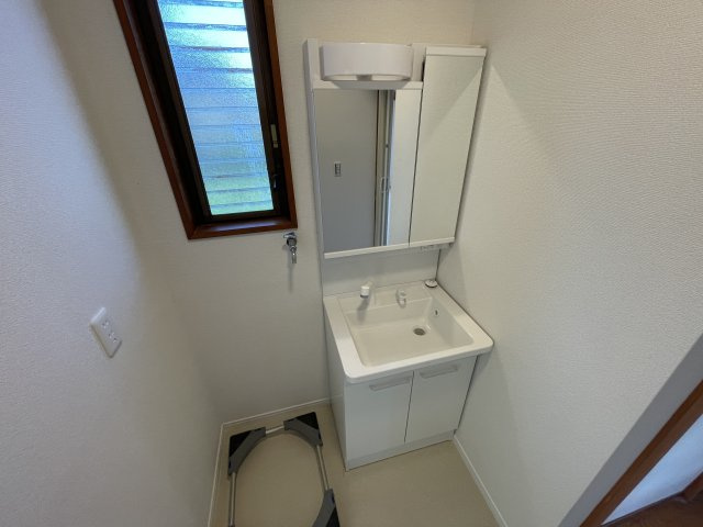 白幡ニュータウン中古戸建の独立洗面台