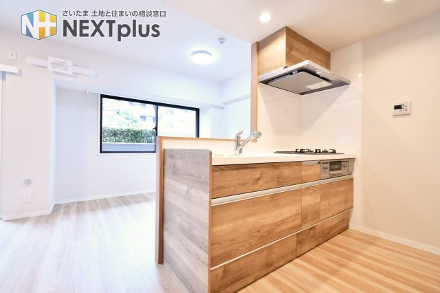 パークハイツ大宮宮原のキッチン|奥行きも横幅も広さがありますので、2人でお料理しても動きやすいゆったり空間です！カウンターキッチンはお料理をしながら家族の様子が見え、会話も弾むので人気な設備となっております！