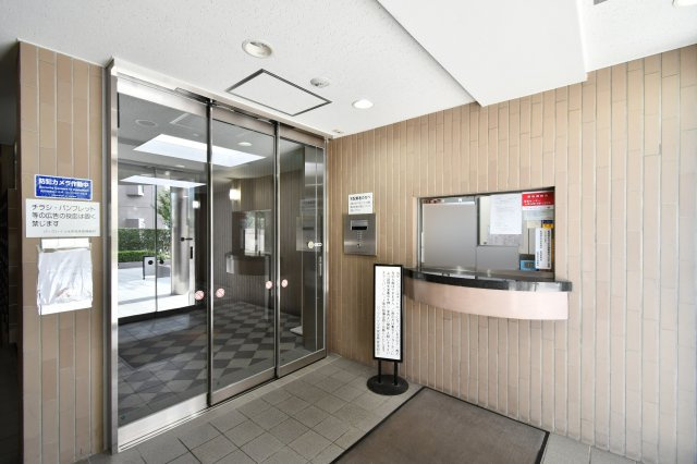 パークハイツ大宮宮原のエントランス|当社はポータルサイト掲載物件、他社様掲載物件なども含めて複数物件をまとめてご案内可能です！気になる物件はいくつでもご気軽にお申し付けください。皆様のご連絡心よりお待ちしております。