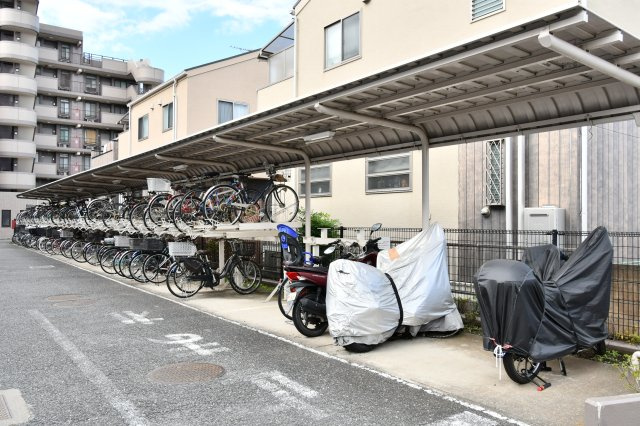 パークハイツ大宮宮原の駐輪場|■お客様との会話を大切にし、一人ひとりにあった資金計画やプランをご提案致します。「家を買って終わり」ではなく、「買ってからがスタート」と考え、ご提案します。ローンのご相談は私たちにお任せ下さい。