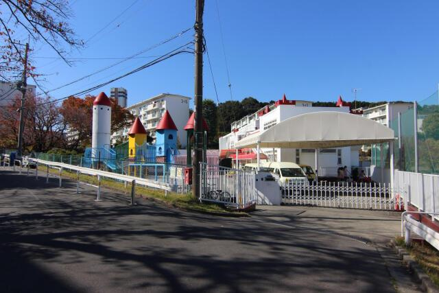 町田市薬師台１丁目の新築一戸建の前面道路含む現地写真|藤の台幼稚園まで970m 