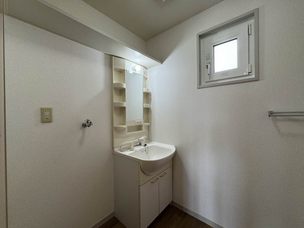 フォレストグリーンの独立洗面台