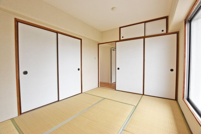 緑地東ロイヤルマンションの和室|やっぱり和室があると安心できますね。ちょっとしたお昼寝なんかもできます。