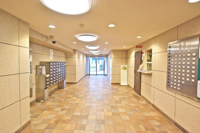 緑地東ロイヤルマンションのエントランス|2025年10月撮影