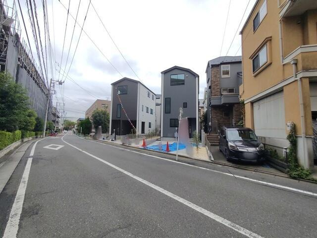 練馬区大泉町４丁目の新築一戸建の前面道路含む現地写真| 