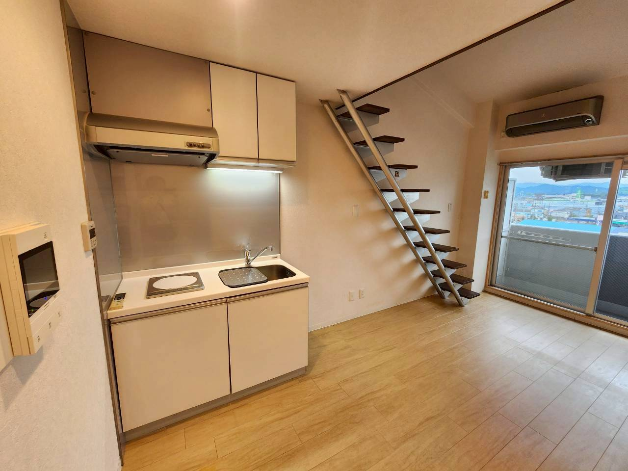 エグゼK&KⅡの内装|日当たりのよい南向きの洋室7.9帖