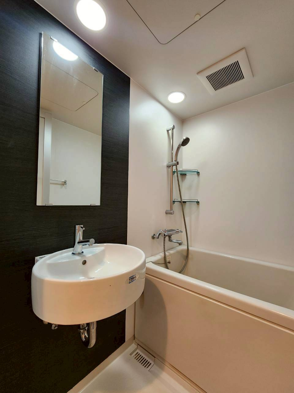 エグゼK&KⅡの浴室|リフォーム済みのきれいなバスルーム