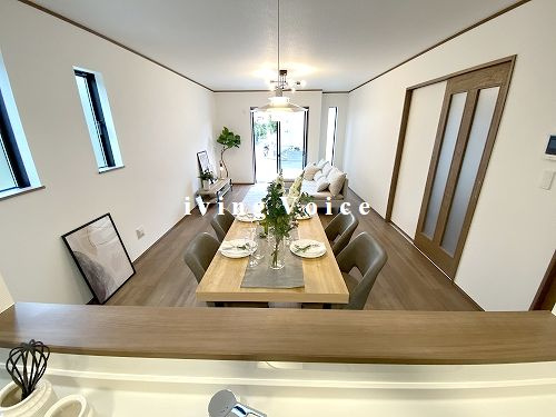 【居間・リビング】 | 【仲介手数料０円】藤沢市鵠沼海岸6丁目　新築一戸建て　A号棟　全2棟 | 藤沢市鵠沼海岸6丁目　新築一戸建て　全2棟