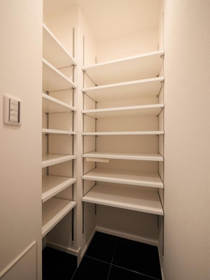 【玄関】 | レジデンス東中野ガーデン | シューズクローゼット完備。