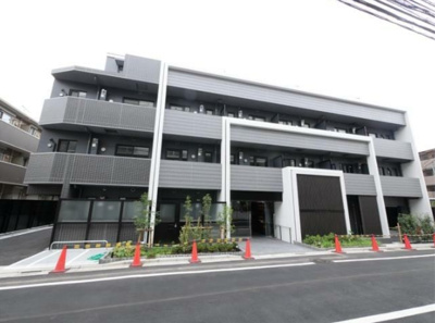 【外観】 | レジデンス東中野ガーデン | 鉄筋コンクリート造のがっちりとした建物。