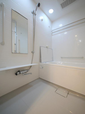 【浴室】 | レジデンス東中野ガーデン | 浴室乾燥機付きバス。