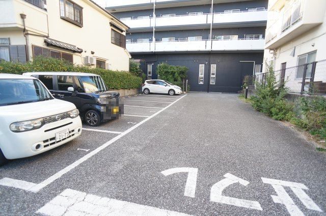 サンシャルム昆陽池の駐車場|参考、同建物・類似間取りの号室