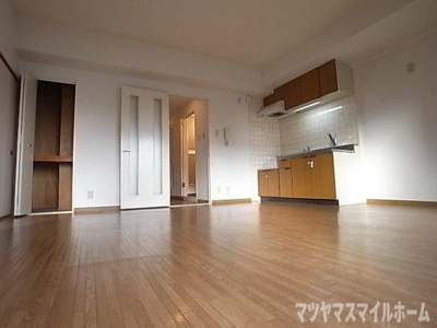 【居間・リビング】 | フローリッシュ北田