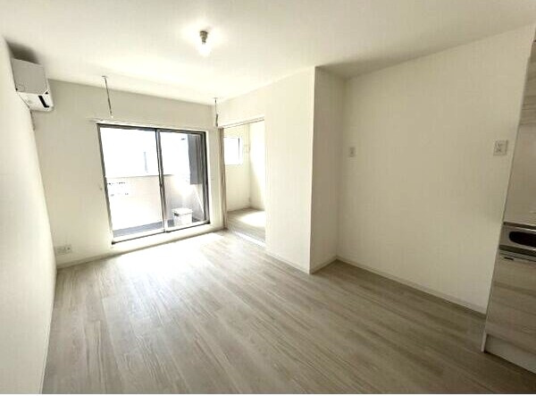 ジーメゾン名古屋道徳エルシアの居間・リビング