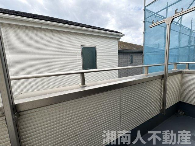 平塚市御殿4丁目　中古一戸建てのバルコニー|バルコニーからの眺めを楽しみながら食事をしませんか