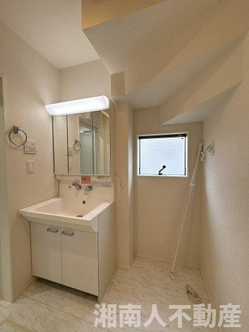 平塚市御殿4丁目　中古一戸建ての独立洗面台|独立洗面台です