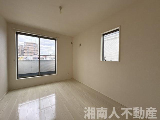 平塚市御殿4丁目　中古一戸建ての洋室|落ち着いた色調の洋室です