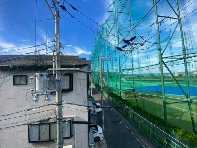 京都市西京区桂南滝川町の展望|住戸からの眺望です。ゴルフ場があり、広々とした開放感を感じられる景色が広がります。
