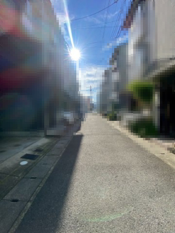 京都市西京区桂南滝川町の前面道路含む現地写真|北西側道路幅員約4.0ｍ。住宅が整然と立ち並ぶ、住宅街です。