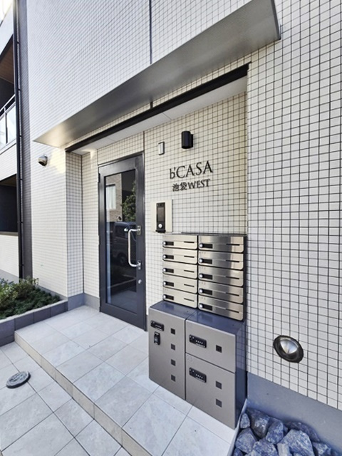 板橋区中丸町の賃貸マンションのエントランス