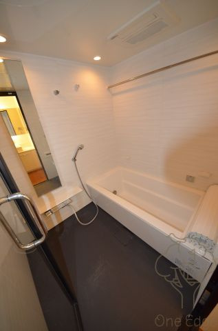 CHASKA CHAYAMACHI RESIDENCEの浴室