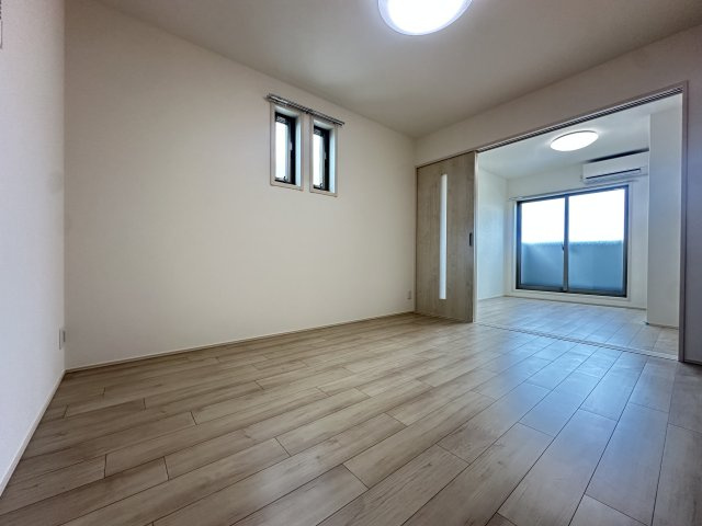 フジパレス遠里小野ウエストの洋室