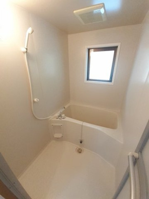 【浴室】 | エステートＳＵＧＩ　Ⅰ | コンパクトで使いやすいお風呂です