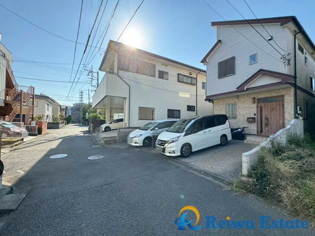 中古戸建　茅ヶ崎市茅ヶ崎の前面道路含む現地写真