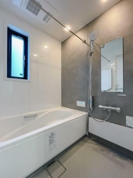 【浴室】 | コリーヌⅢ | 追い焚き機能、浴室乾燥機付きバス。