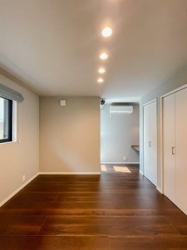 【寝室】 | コリーヌⅢ | きれいなフローリング。