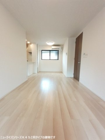 ホワイト　ガーデン　Ｂの居間・リビング