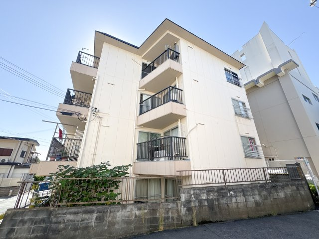 ニューハイツ富雄の外観