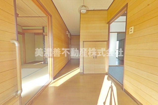 ６６００１　岐阜市上尻毛八幡中古戸建ての玄関