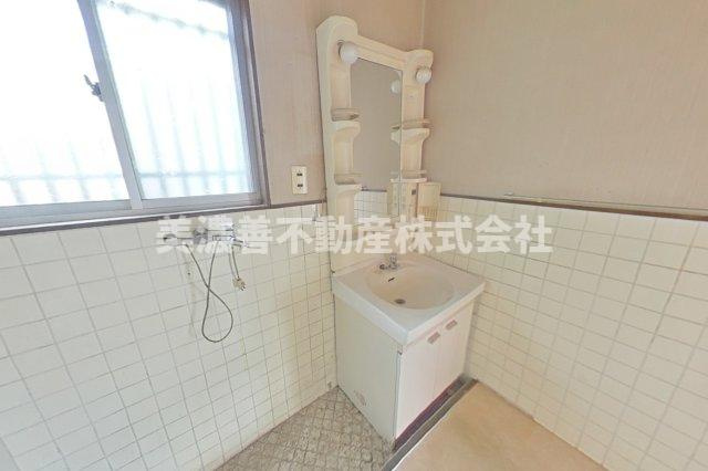 ６６００１　岐阜市上尻毛八幡中古戸建ての洗面所