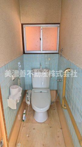 ６６００１　岐阜市上尻毛八幡中古戸建てのトイレ