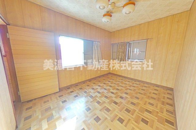 ６６００１　岐阜市上尻毛八幡中古戸建ての洋室