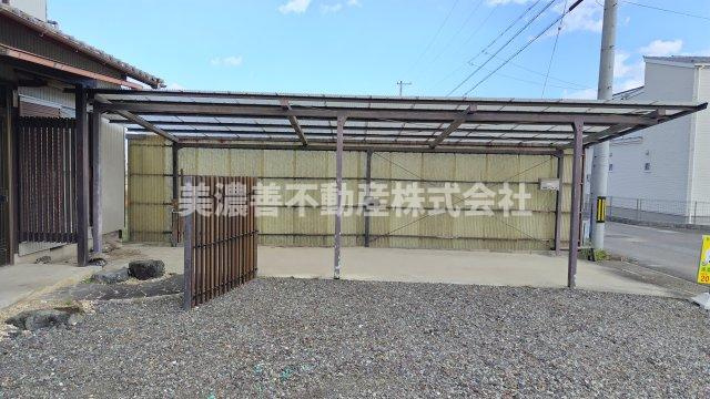 ６６００１　岐阜市上尻毛八幡中古戸建ての庭